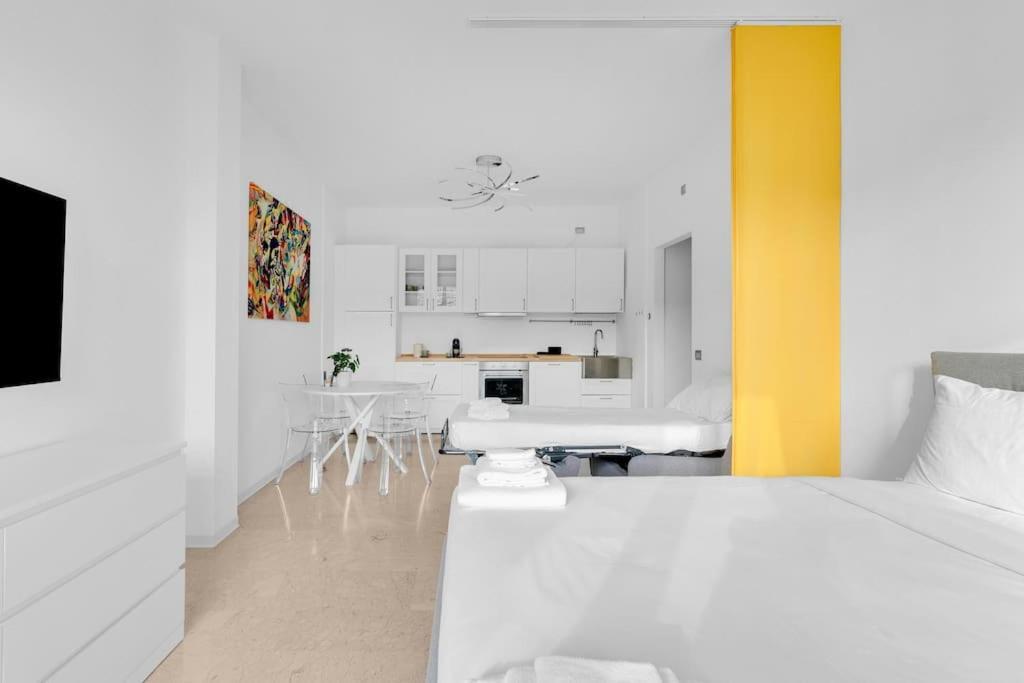 Yellow Flat Central Milan Luaran gambar